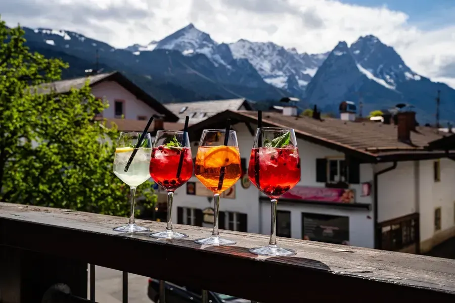 Blick auf die Zugspitze vom Ristorante Colosseo in Garmisch-Partenkirchen